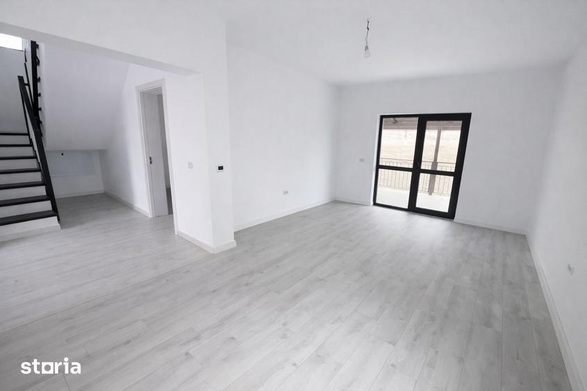 Casă cu 5 camere cu Teren 500 Mp în Podu Roș