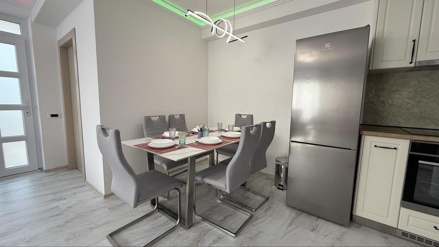 Apartament cu 3 camere decomandat în Spitalul Județean