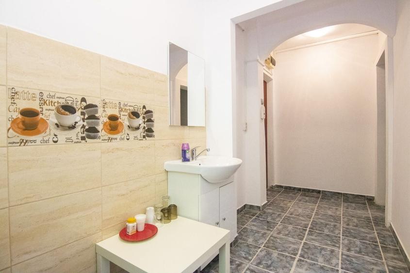 Apartament cu 4 camere decomandat în Drumul Taberei
