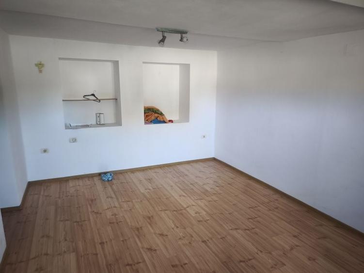 Casă cu 4 camere în Aluniș