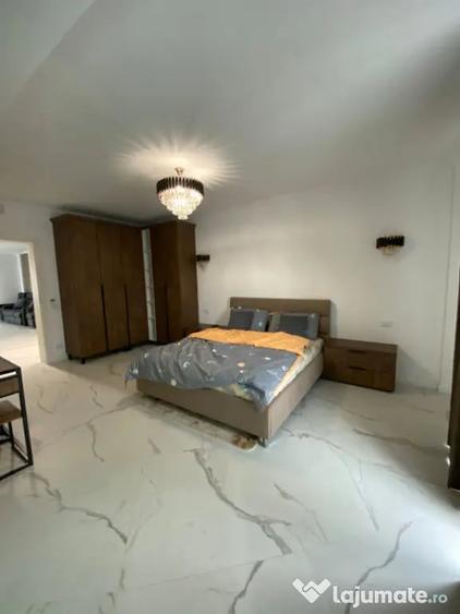 Apartament cu 4 camere decomandat, mobilat în Central