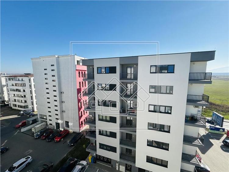 Apartament cu 4 camere nedecomandat în Exterior Sud