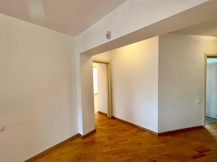 Apartament cu 5 camere, mobilat în Unirii