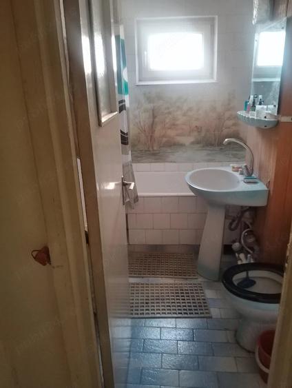 Apartament cu 3 camere semidecomandat în Micro 14