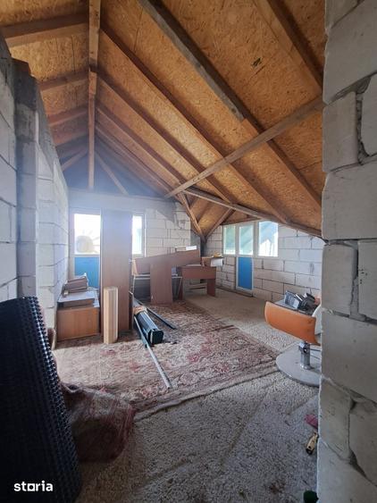 Casă cu 4 camere cu Teren 800 Mp în Stâlpeni
