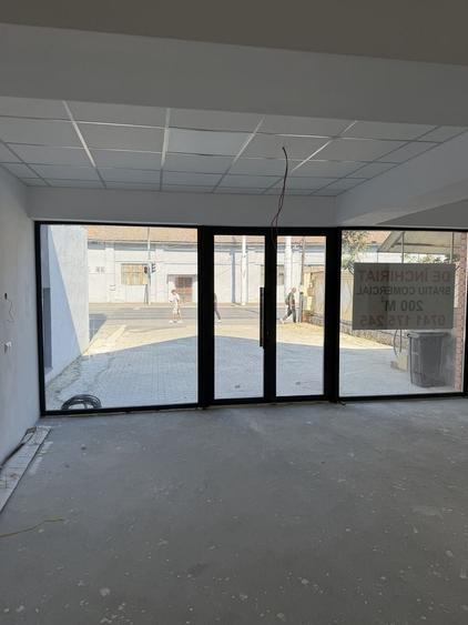 Spațiu comercial, de 200 mp, în Central