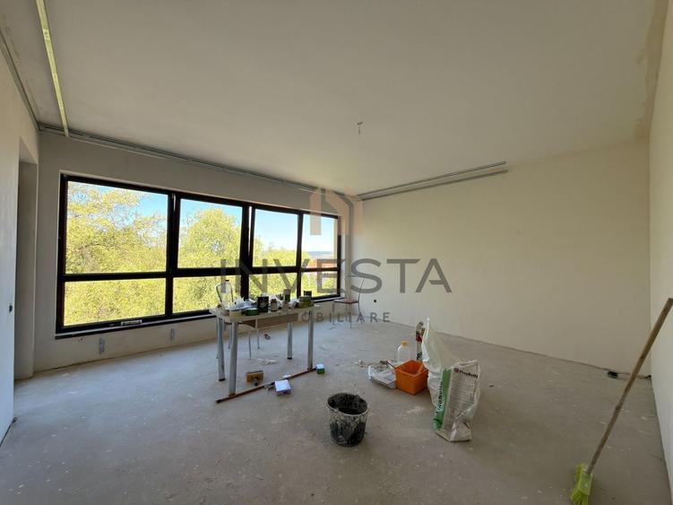 Apartament cu 3 camere semidecomandat în Andrei Mureșanu