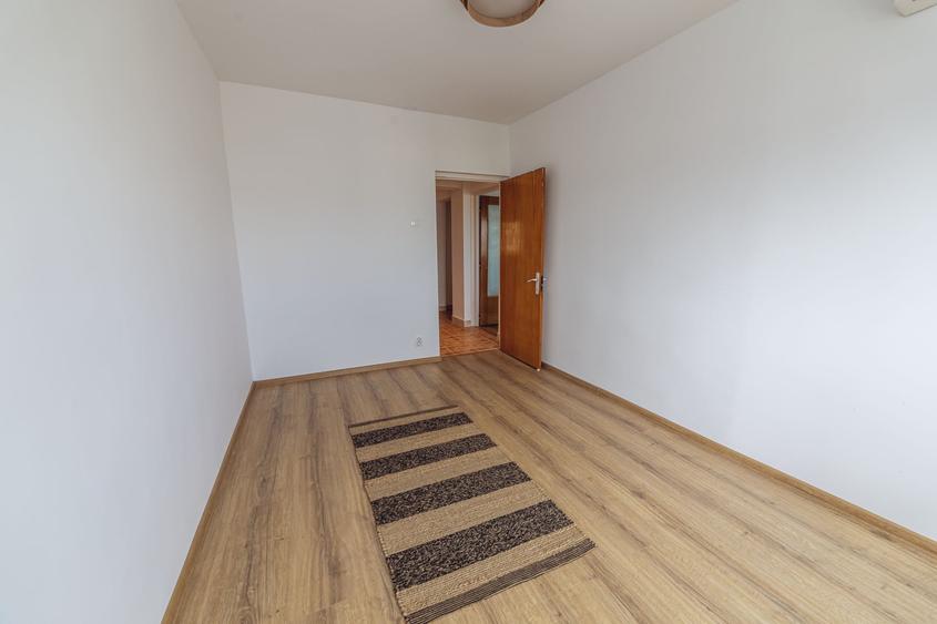 Apartament cu 3 camere decomandat, mobilat în Văcăresti