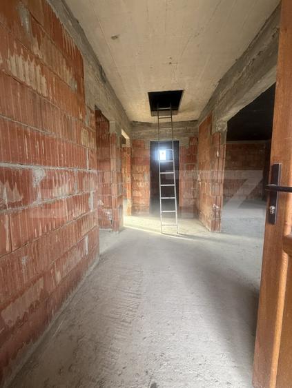 Casă individuală cu 3 camere cu Canalizare în Gura Vulcanei