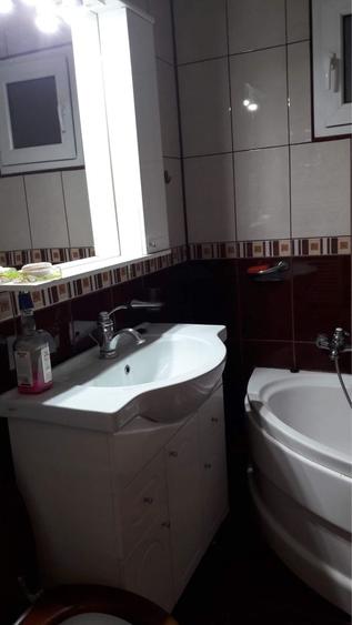 Apartament cu 3 camere decomandat în Berceni