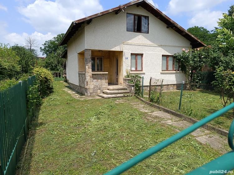 Casă cu Teren 1400 Mp în Cornu