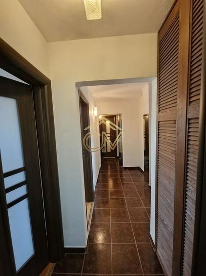 Apartament cu 4 camere decomandat, mobilat în Central