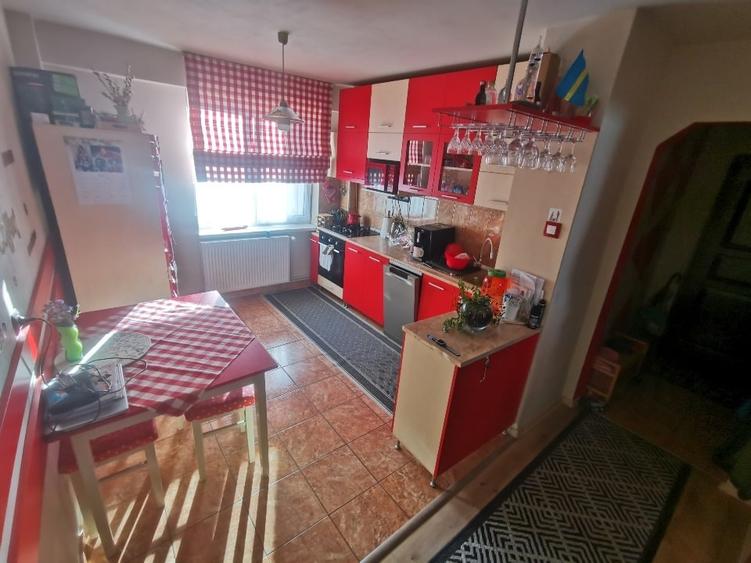 Apartament cu 3 camere decomandat în Central