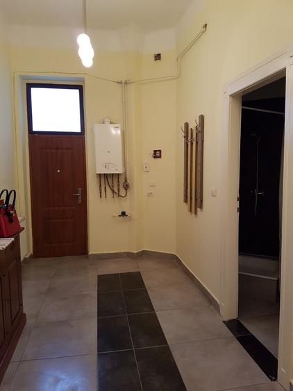 Vand apartament la casa 5 camere central Piata Catedralei - 1