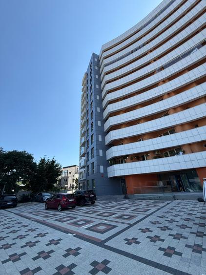 Apartament cu 3 camere semidecomandat în Mihai Bravu