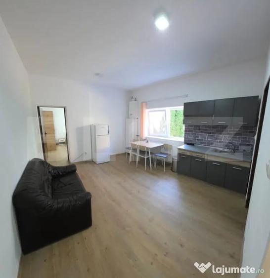 Apartament cu 4 camere semidecomandat în Central