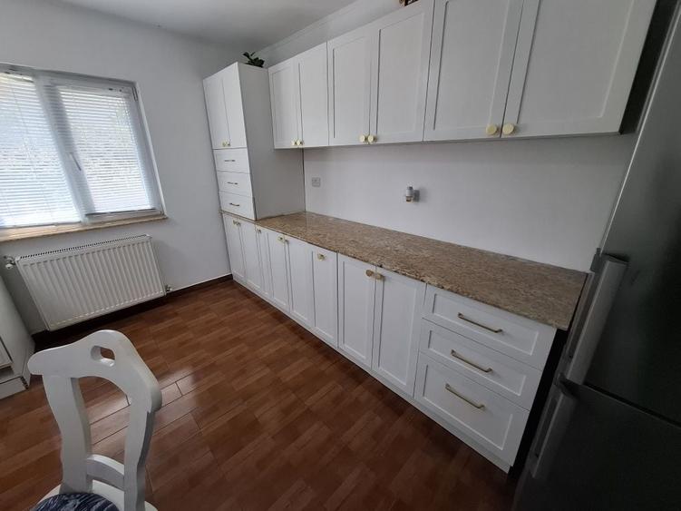 Apartament cu 3 camere decomandat în Tineretului