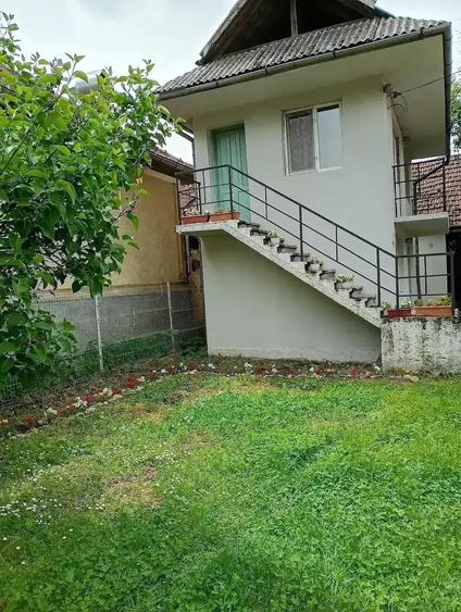 Casă cu Teren 1700 Mp în Central