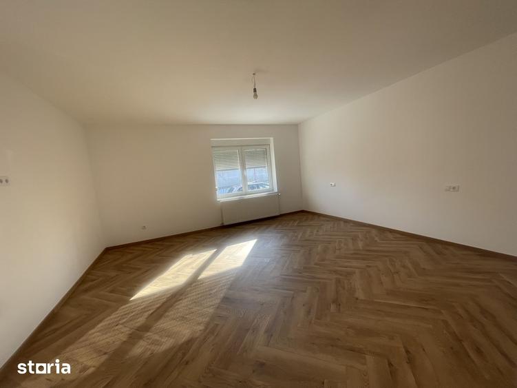 Casă cu 3 camere cu Teren 454 Mp în Calea Poplăcii