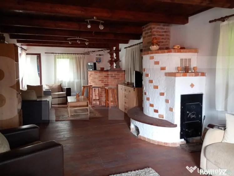 Casă cu 7 camere cu Teren 1384 Mp în Cernat