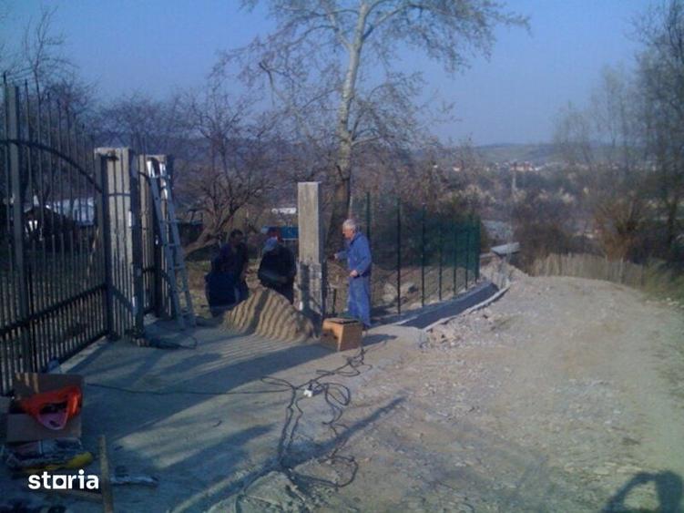 Teren de 4900 mp, în Poiana