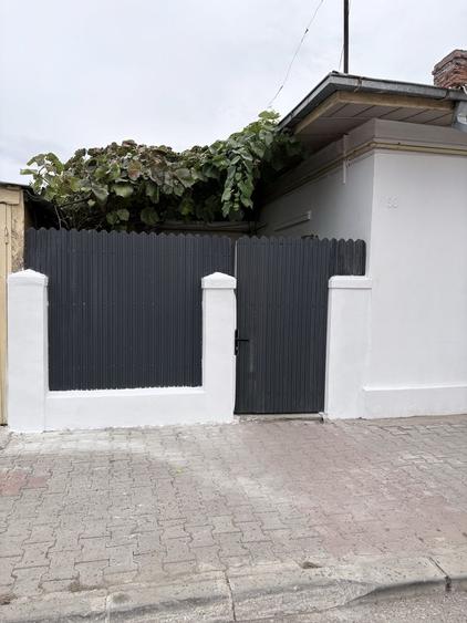 Casă cu 3 camere cu Teren 300 Mp în Central
