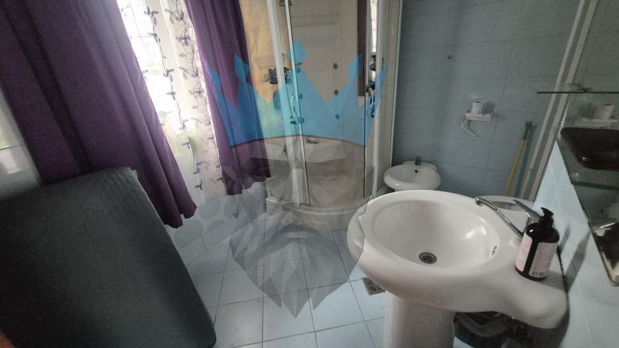 Casă individuală cu 6 camere cu Canalizare în Cotroceni