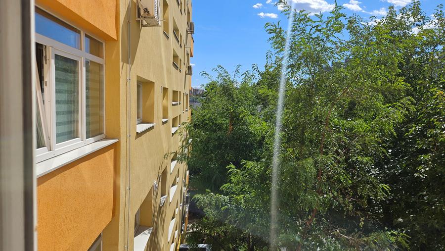 Apartament cu 4 camere decomandat în Dristor
