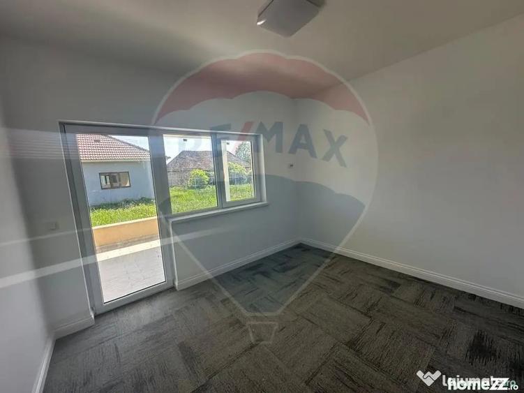 Casă cu 4 camere cu Teren 715 Mp în Lăpuș