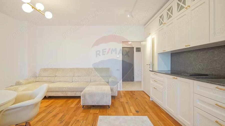Apartament cu 3 camere decomandat în Noua