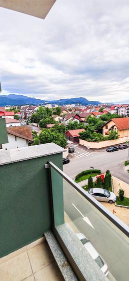 Apartament cu 2 camere decomandat în Tractorul