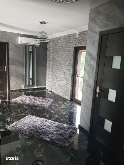 Casă cu 8 camere cu Teren 950 Mp în Brestei