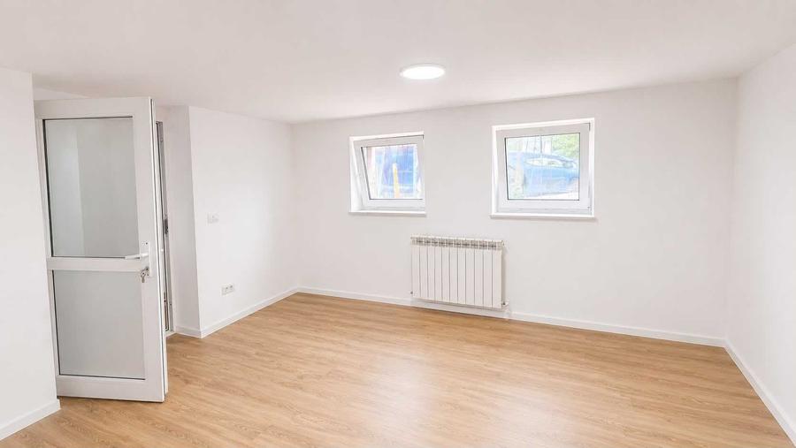 Casă cu 4 camere cu Teren 250 Mp în Central