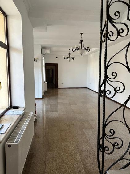Casă cu 6 camere cu Teren 200 Mp în Tomis II