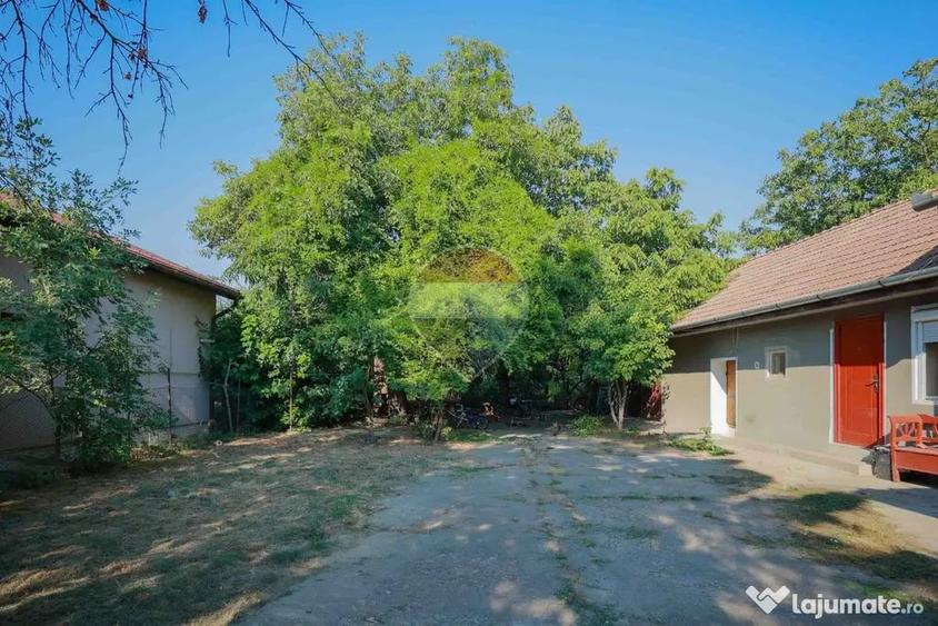 Casă cu 4 camere cu Teren 620 Mp în Santăul Mare