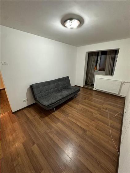 Apartament cu 3 camere semidecomandat în Circumvalațiunii