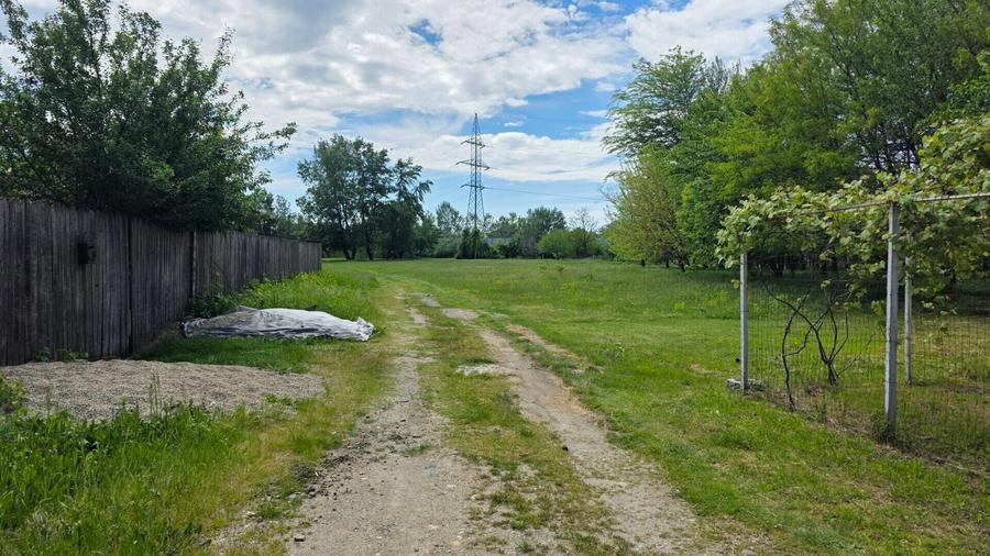 Teren Construcții intravilan de 2546 mp, în Zăvoi