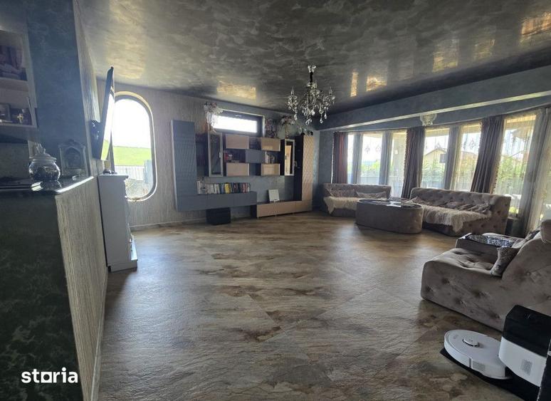 Casă cu 5 camere cu Teren 1700 Mp în Bucium