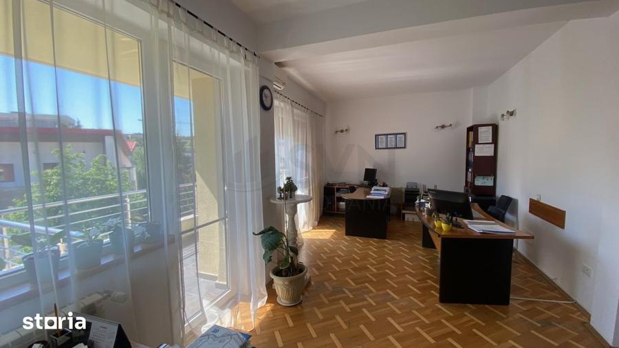 Casă cu 10 camere cu Teren 250 Mp în Herăstrău