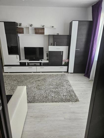 Apartament cu 2 camere nedecomandat în Micro 11