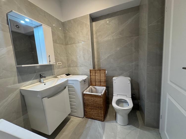 Apartament cu 2 camere decomandat, mobilat în Parcul Carol