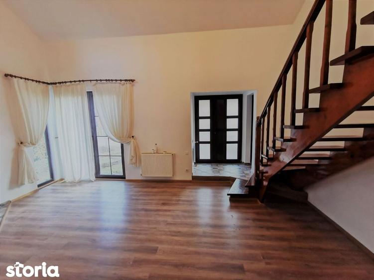 Casă cu 5 camere cu Teren 500 Mp în Corbeanca