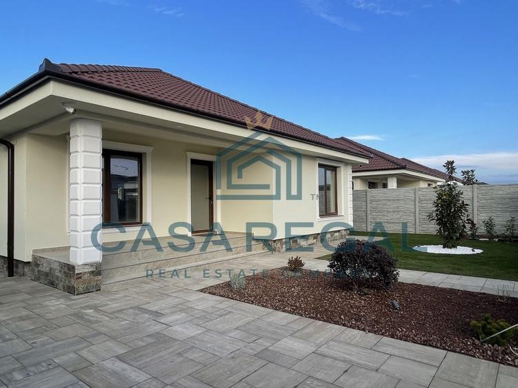 Casă individuală cu 4 camere cu Canalizare în Sud-Est