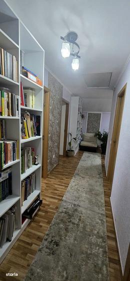 Casă cu 4 camere cu Canalizare în Valea Lupului