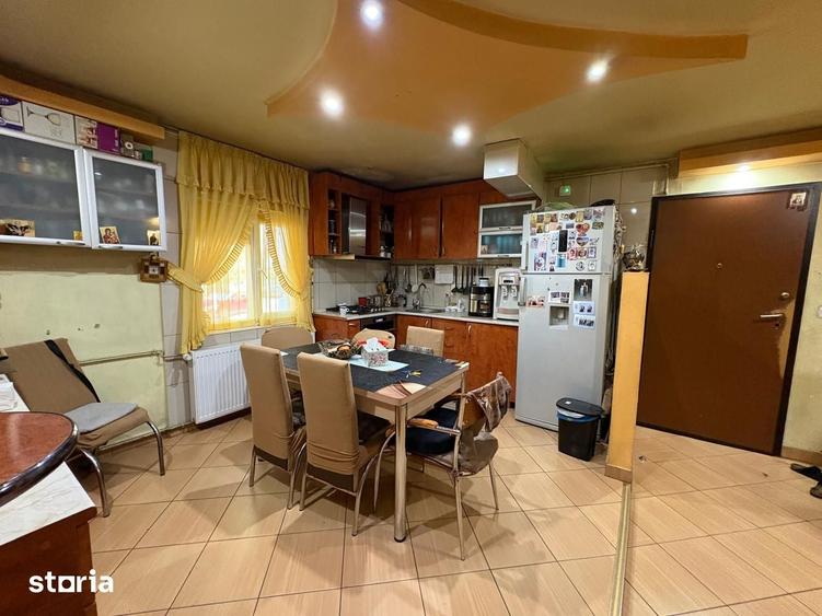 Apartament cu 3 camere semidecomandat în Vitan