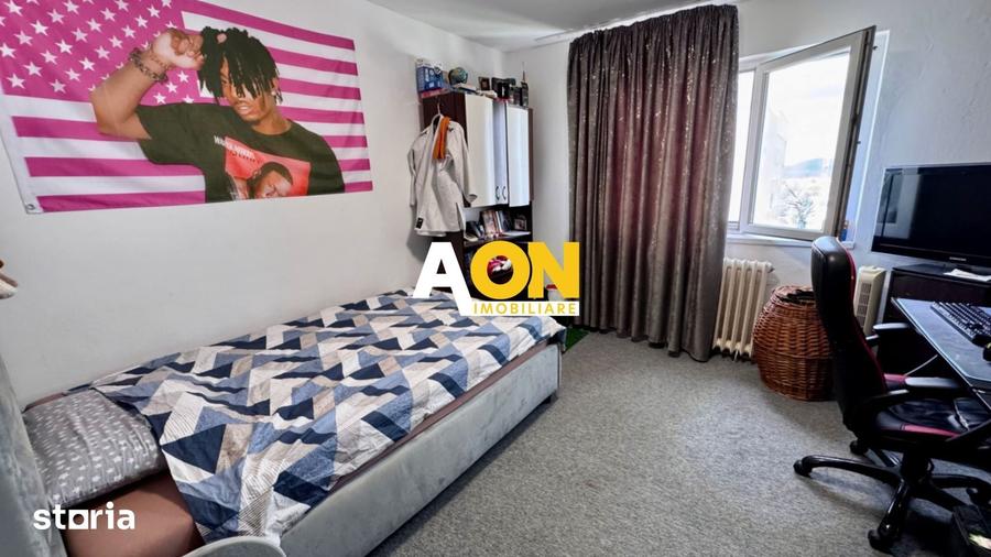 Apartament cu 3 camere decomandat în Cetate