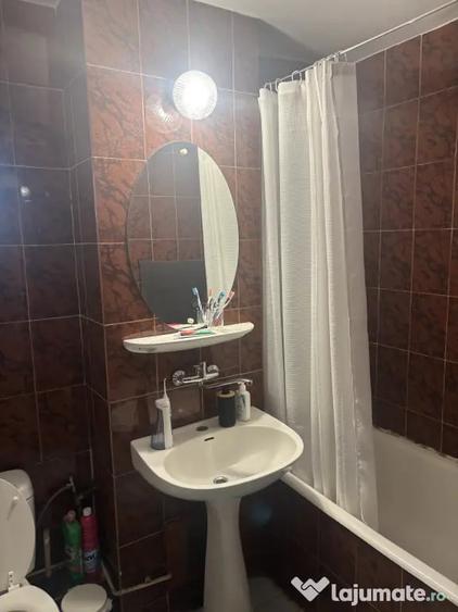 Apartament cu 3 camere decomandat în Pandurilor