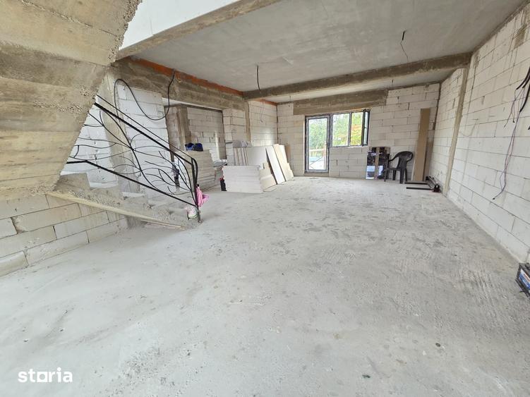 Casă cu 4 camere cu Teren 1300 Mp în Răzvad