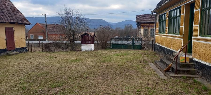 Casă cu 4 camere în Ilteu