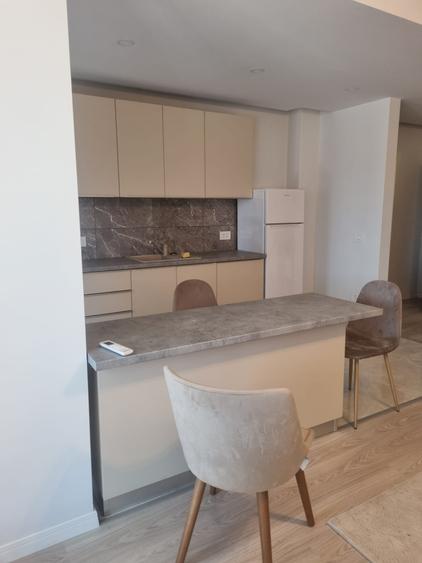 Apartament cu 3 camere în Carrefour